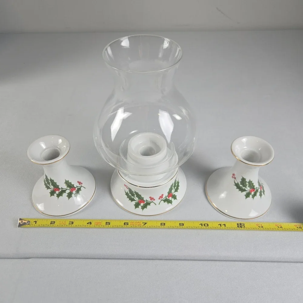 Vintage 1986 Beacon Hill Christmas Holly Candle Holders Hurricane Lamp Gold Trim